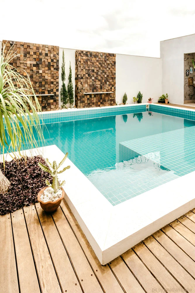 Upscale backyard modern pool